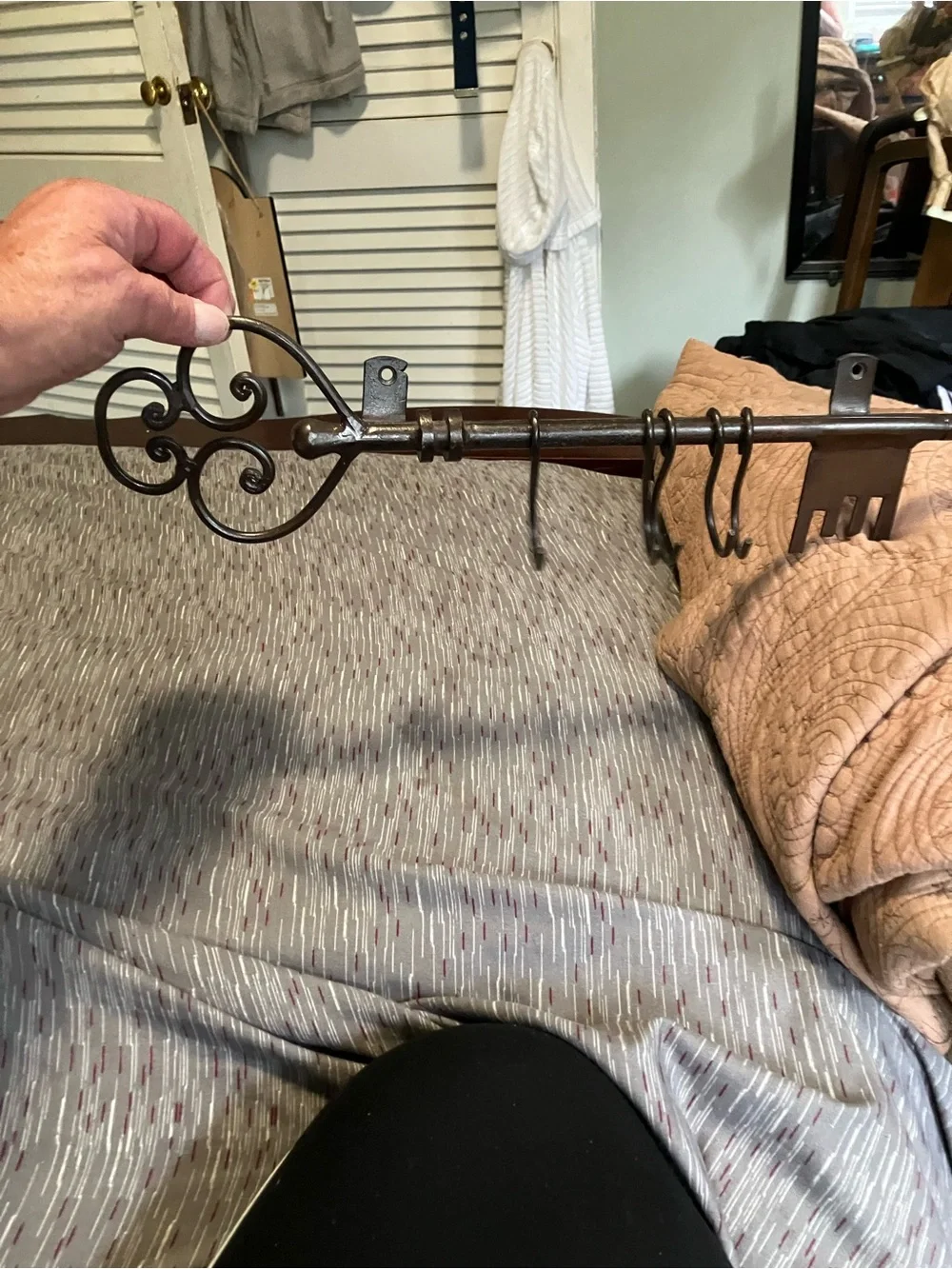 Decorative Wall-Mounted Iron Hook Rack in Dark Bronze